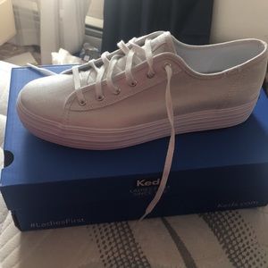 Keds “triple kick” in metallic silver!